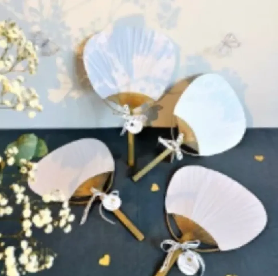 Abanico de Madera On se Marie Artemio