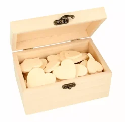 Baúl de madera con 53 corazones