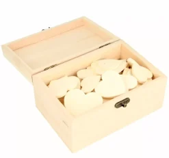 Baúl de madera con 53 corazones