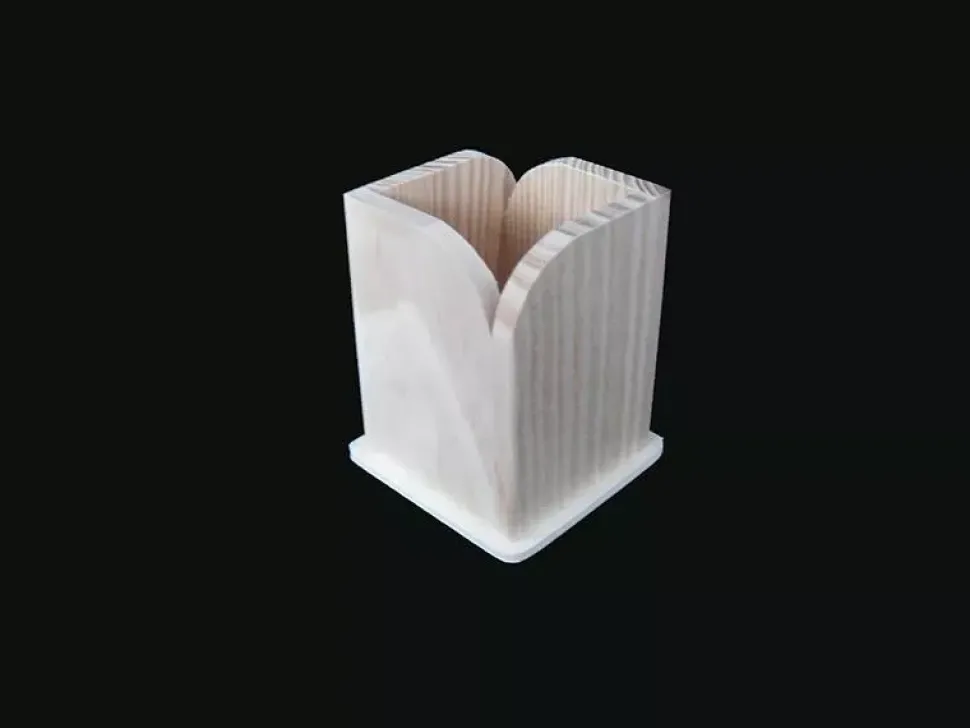 Bote de lápices cuadrado de madera