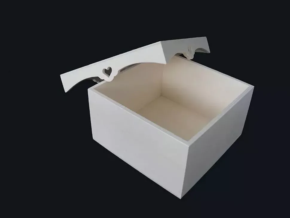 Caja con corazón de madera