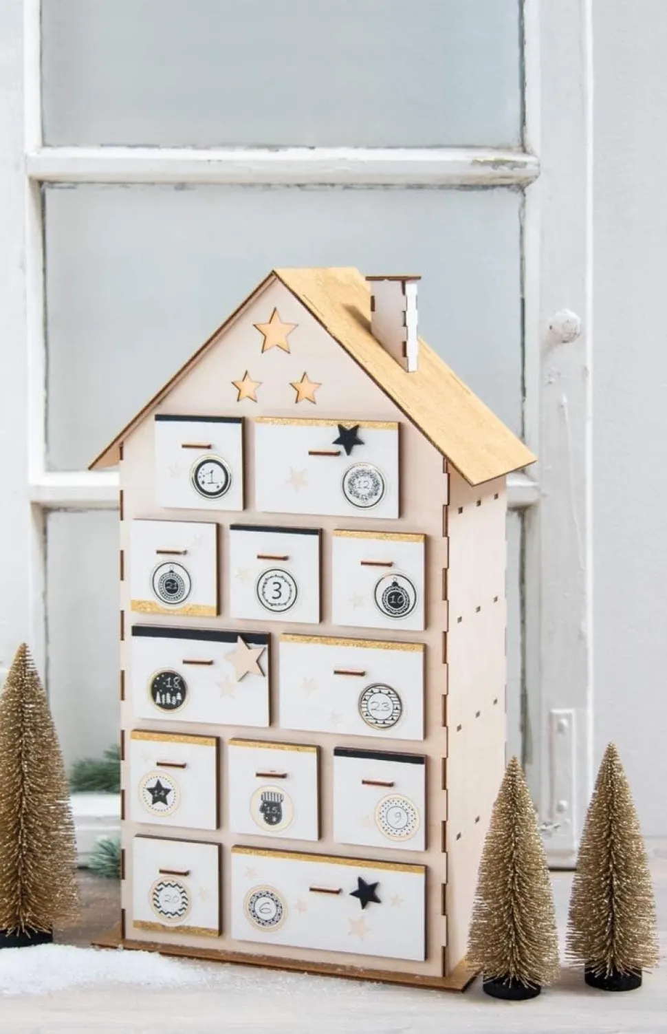 Calendario de Adviento Casa con estrellas Rayher