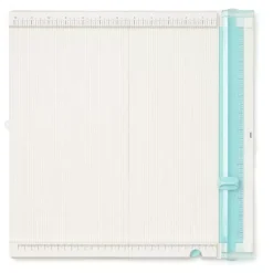 Cizalla y tabla para marcar Trim and Score Board Turquesa We R Memory Keepers