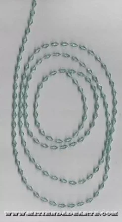 Cuentas romboidales de color verde medio