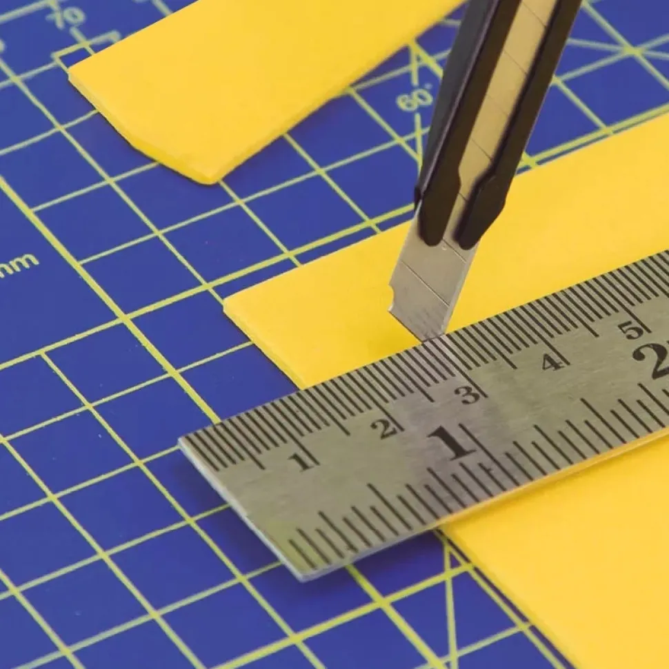 Cutter ligero + 10 cuchillas Vallejo