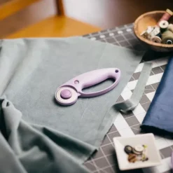 Cutter Rotatorio con Cambio Fácil de Cuchilla Lila Fiskars Ø45mm