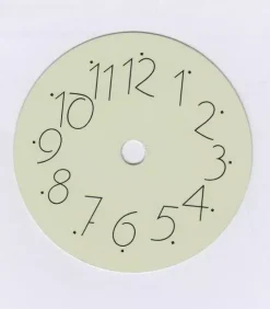 Esfera blanca metálica con número árabes