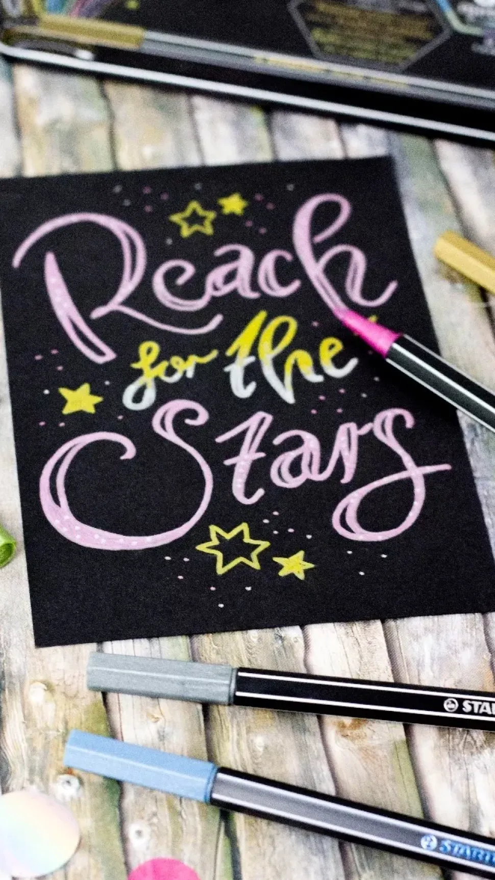 Estuche de Metal Arty 20 Rotuladores STABILO Pen 68