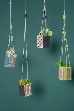 Linterna de madera calada con chevon