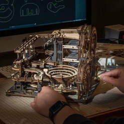 Maqueta de ciudad de noche Robotime