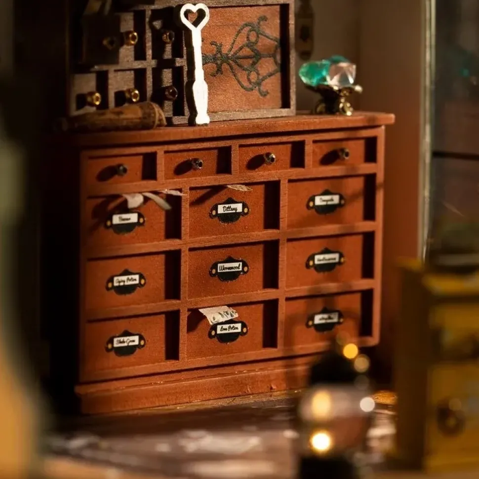 Maqueta Kiki's Magic Emporium Robotime