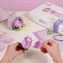 Maqueta ramo de rosas moradas Robotime