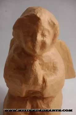 Ángel de rodillas rezando de cartón