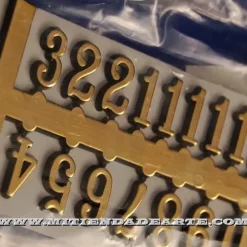 Números Árabes en resina de plástico adhesivos pintados en dorado