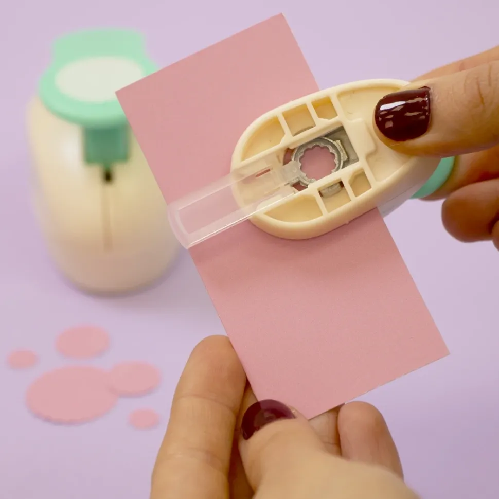 Perforadora círculo festoneado 3/8" (0,95 cm) Craftelier