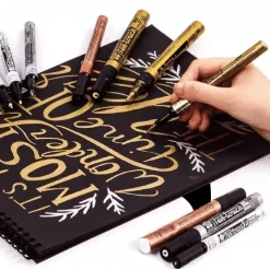 Rotulador permanente dorado Pen-touch Sakura 2mm