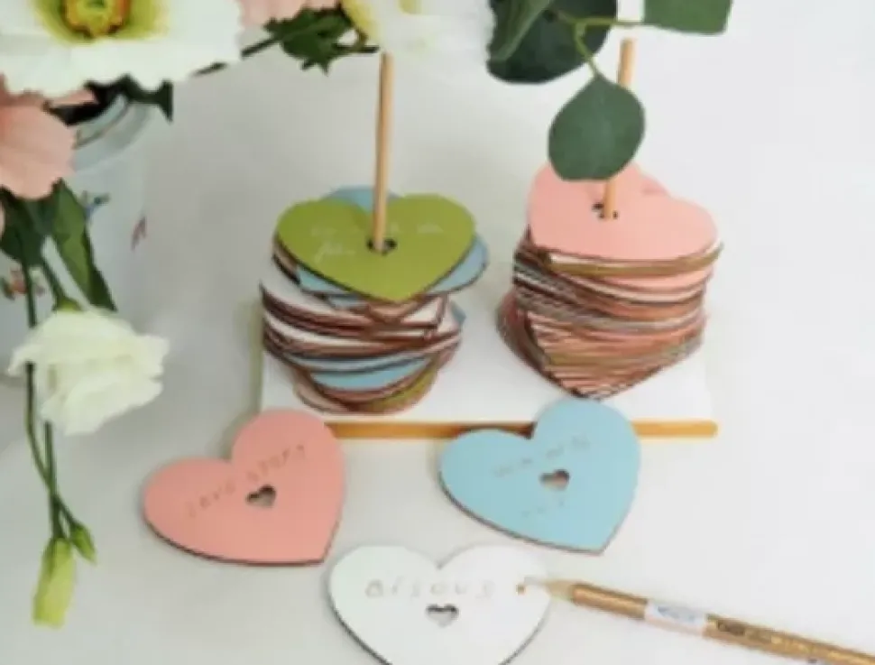 Set 50 Corazones madera + Base On se Marie Artemio