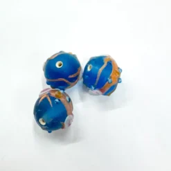 Set de 3 abalorios de cristal de Murano azul claro mate