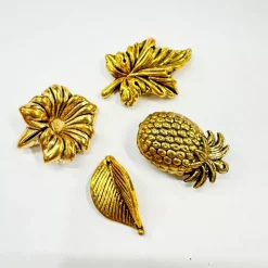 Set de 4 cuentas con formas doradas