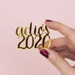 SUPER OFERTA **60%** Die-Cut de Metacrilato Adiós 2020 Craftelier