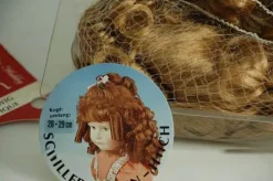 SUPER OFERTA **40%** Peluca Color Rubio pelo sintético Karin Hobby - Rubio 28-29 cm.