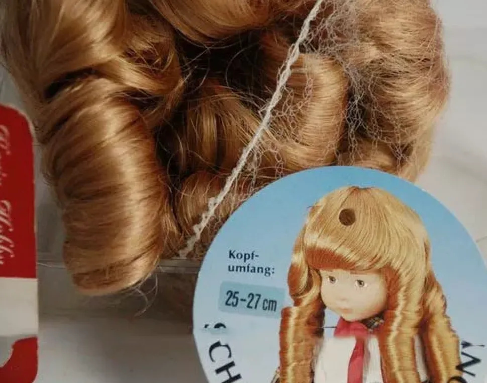 SUPER OFERTA **40%** Peluca color Rubio con tirabuzones pelo sintético Karin Hobby - Synthetical Doll Wig Rubio con tirabuzones 25-27cm.