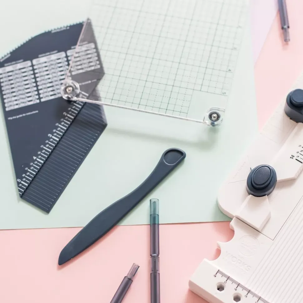 The Works All in One Tool + Maletín Shoulder Bag We R Memory Keepers