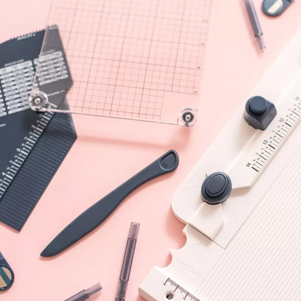 The Works All in One Tool + Maletín Shoulder Bag We R Memory Keepers