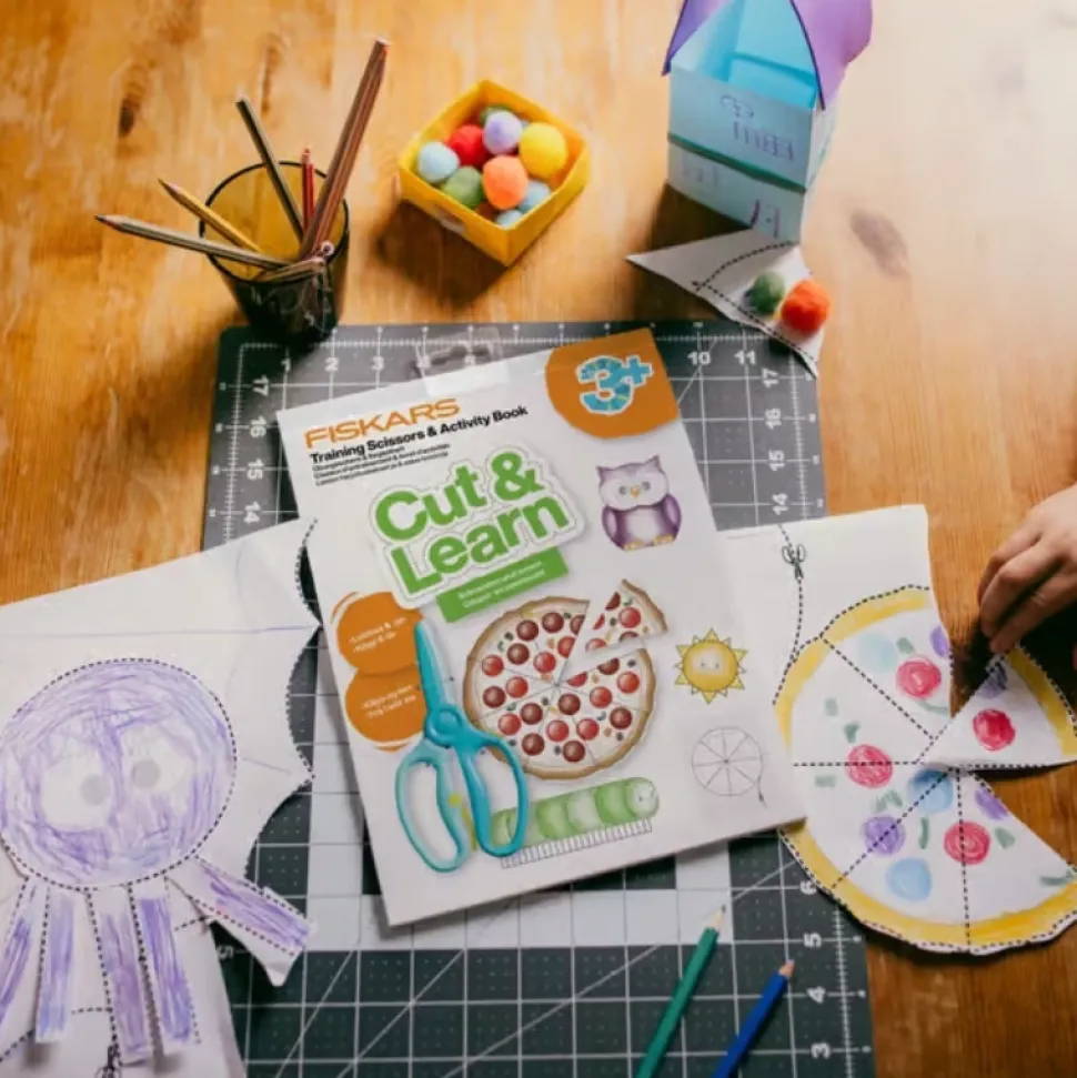 Tijeras de Entrenamiento y Libro de Actividades Fiskars