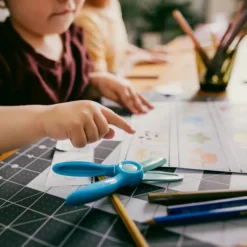 Tijeras Principiantes y Libro de Actividades Fiskars