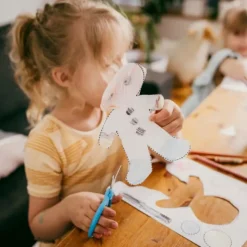 Tijeras Punta Redonda y Libro de Actividades Fiskars